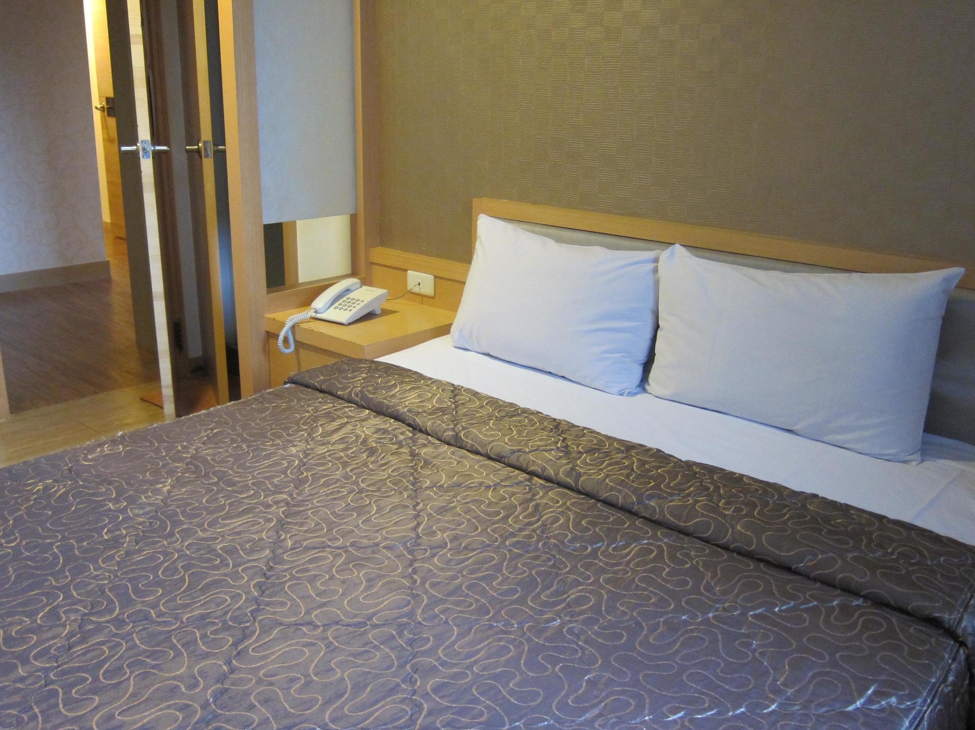 Ing Wang Hotel Tainan Zewnętrze zdjęcie